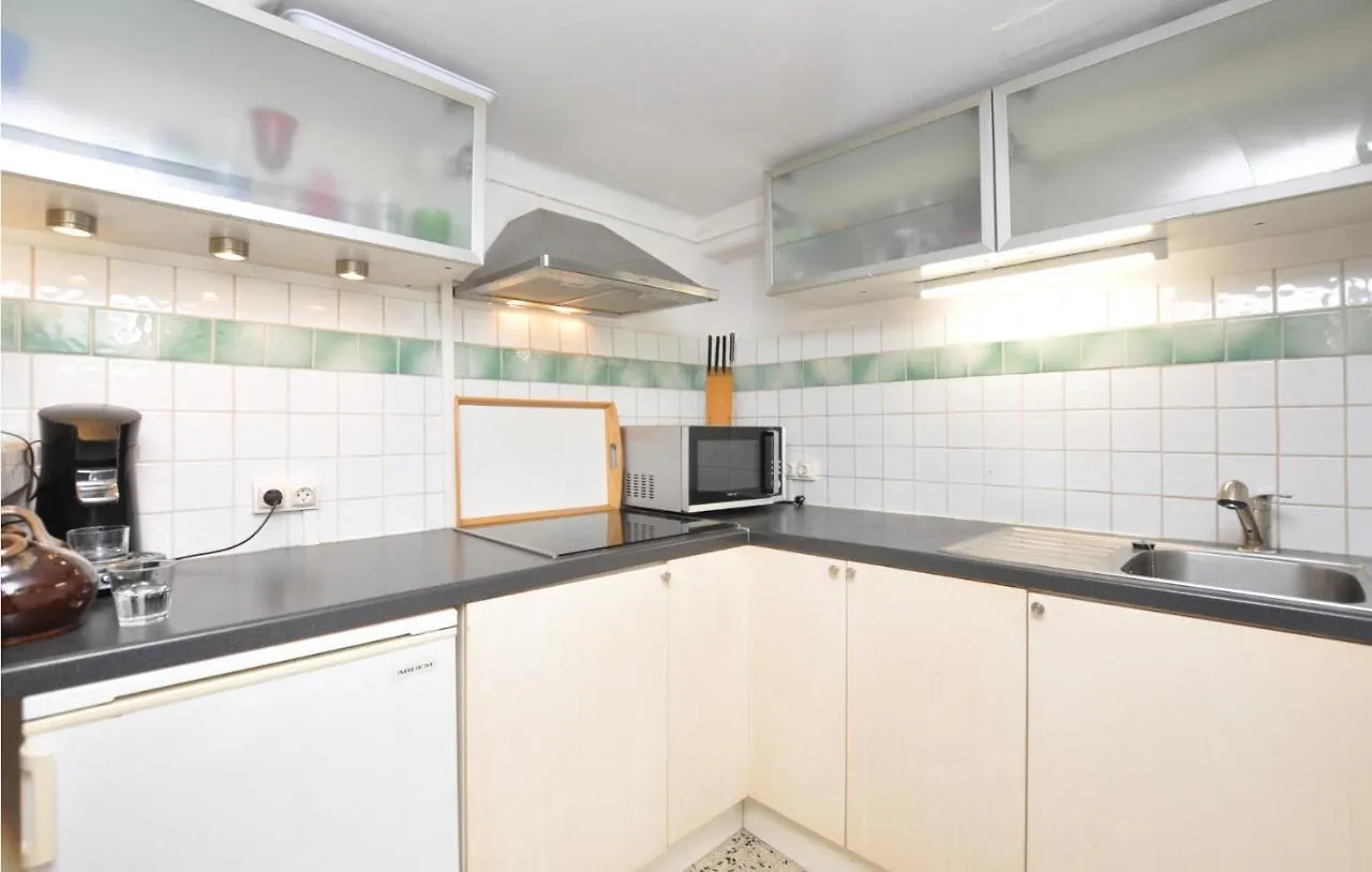 2 Bedroom Beautiful Apartment In Cogolin Franciaország
