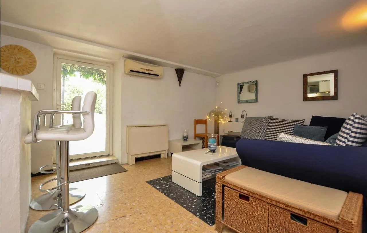 2 Bedroom Beautiful Apartment In Cogolin Franciaország