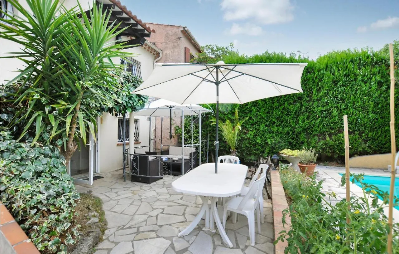 2 Bedroom Beautiful Apartment In Cogolin